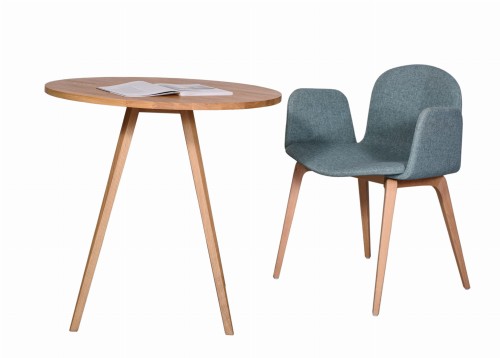 Skey B cofee table natur oak chocolate, Ondaretta arm chair Bob Swarzedz HomeDSC_6687_srgb_r.jpg